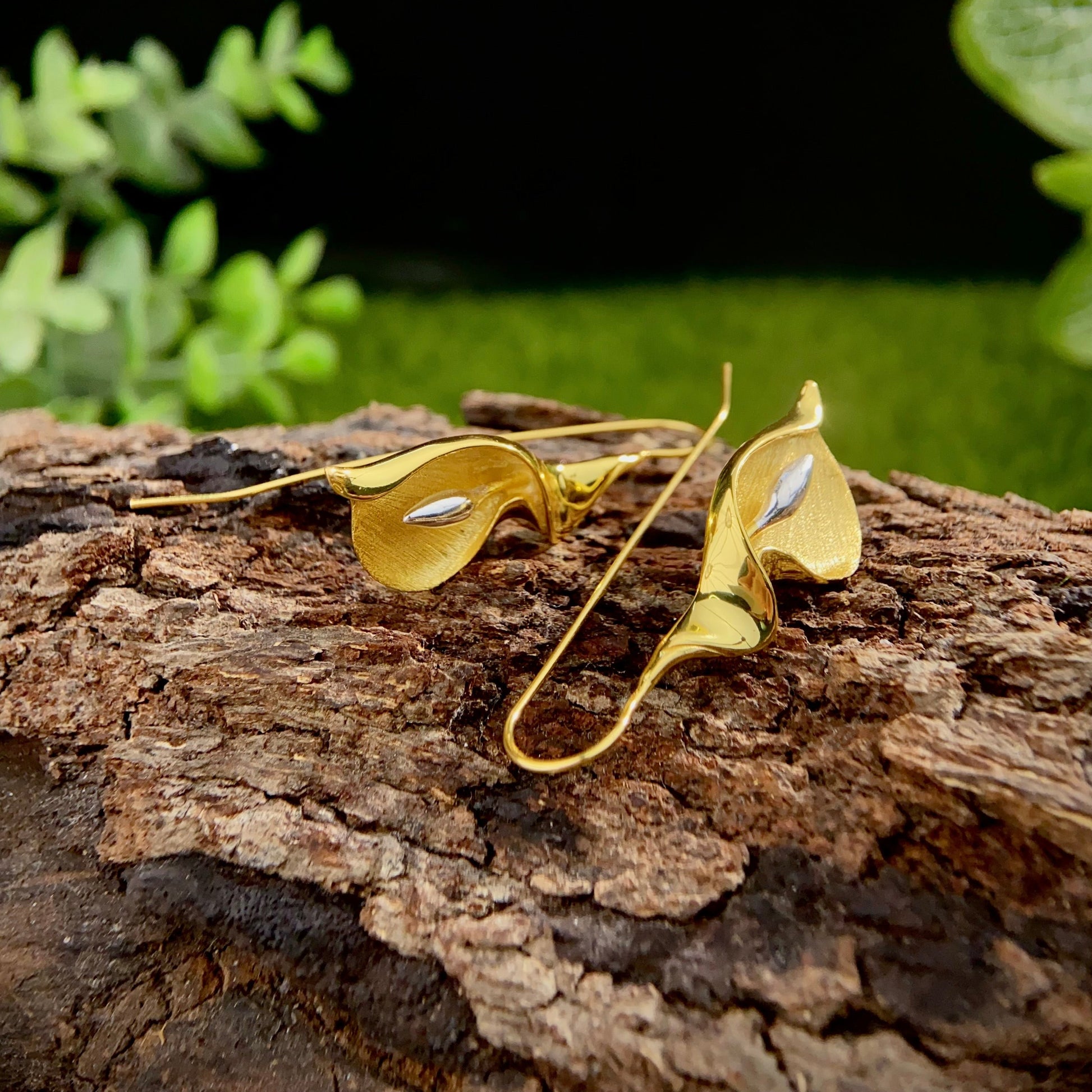 Sliver ring, shape as Flower with stone, Chandi earring, chandi ring, 18k gold plated, chandi online store.