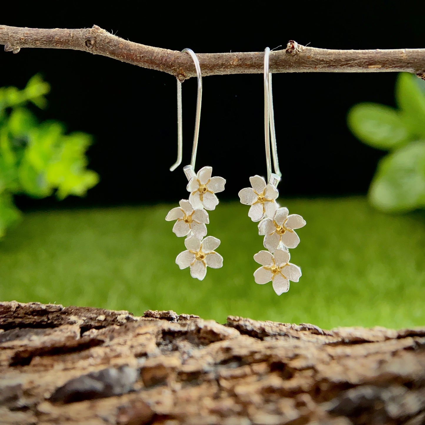 Sliver ring, shape as Flower with stone, Chandi earring, chandi ring, 18k gold plated, chandi online store.