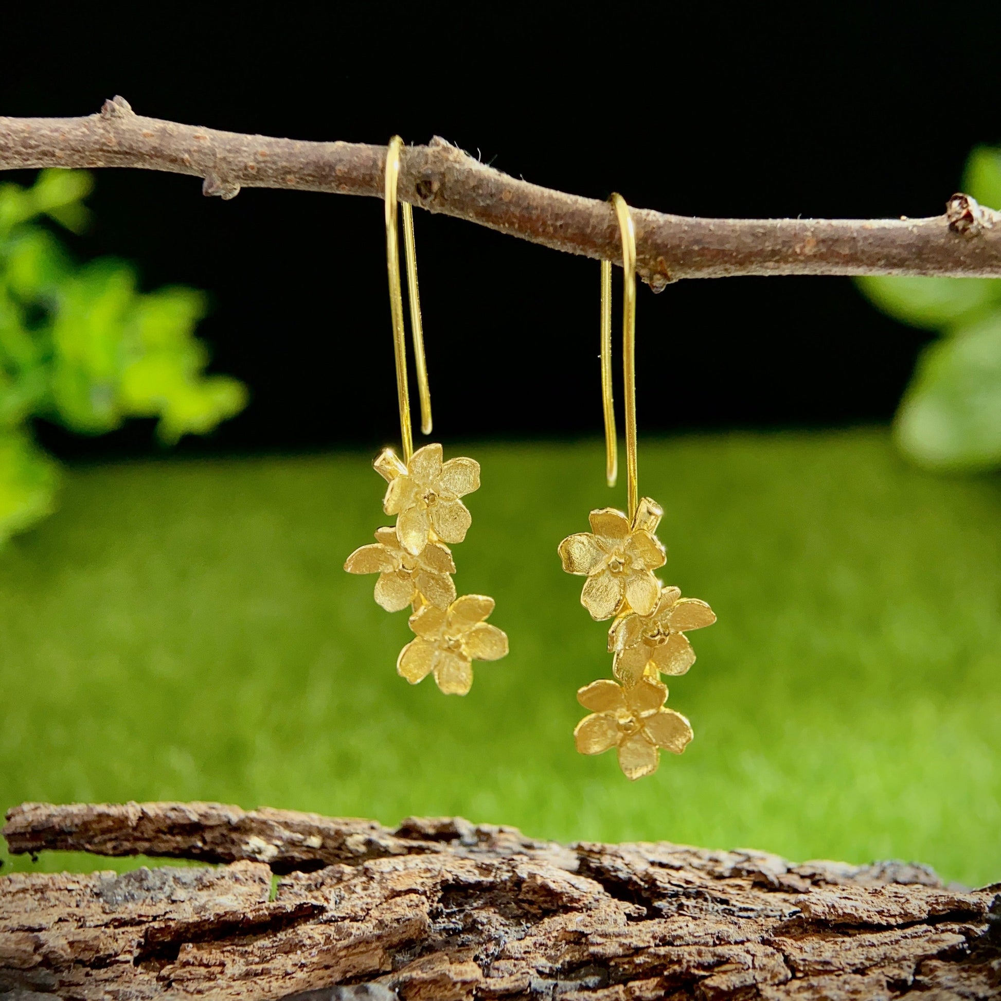 Sliver ring, shape as Flower with stone, Chandi earring, chandi ring, 18k gold plated, chandi online store.